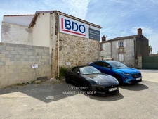 For sale – Commercial premises / Offices of 92 m² in excellent condition – Hyper center of Talmont-Saint-Hilaire