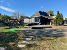 RENOVATED 145 M² LONGÈRE WITH SWIMMING POOL AND OUTBUILDINGS – 1,290 M² PLOT ON THE BANKS OF THE LOIR IN ANJOU (49)