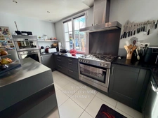 RENOVATED 145 M² LONGÈRE WITH SWIMMING POOL AND OUTBUILDINGS – 1,290 M² PLOT ON THE BANKS OF THE LOIR IN ANJOU (49)