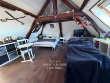 RENOVATED 145 M² LONGÈRE WITH SWIMMING POOL AND OUTBUILDINGS – 1,290 M² PLOT ON THE BANKS OF THE LOIR IN ANJOU (49)