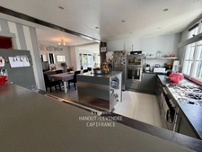 RENOVATED 145 M² LONGÈRE WITH SWIMMING POOL AND OUTBUILDINGS – 1,290 M² PLOT ON THE BANKS OF THE LOIR IN ANJOU (49)