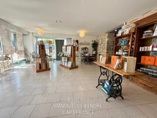 For sale – Commercial premises / Offices of 92 m² in excellent condition – Hyper center of Talmont-Saint-Hilaire