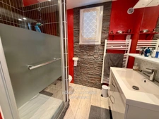 RENOVATED 145 M² LONGÈRE WITH SWIMMING POOL AND OUTBUILDINGS – 1,290 M² PLOT ON THE BANKS OF THE LOIR IN ANJOU (49)