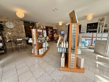 For sale – Commercial premises / Offices of 92 m² in excellent condition – Hyper center of Talmont-Saint-Hilaire