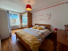 RENOVATED 145 M² LONGÈRE WITH SWIMMING POOL AND OUTBUILDINGS – 1,290 M² PLOT ON THE BANKS OF THE LOIR IN ANJOU (49)