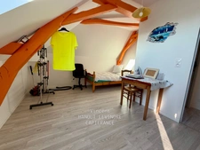 Maison rénovée 3 chambres avec stationnement – centre de Tiercé