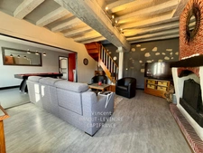 RENOVATED 145 M² LONGÈRE WITH SWIMMING POOL AND OUTBUILDINGS – 1,290 M² PLOT ON THE BANKS OF THE LOIR IN ANJOU (49)