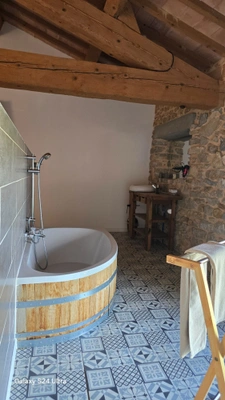 L’Écrin des Vignes – Un Domaine Viticole d’Exception, alliant Patrimoine et Luxe Contemporain
