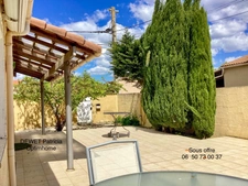 Plain-pied accessible PMR avec piscine et revenus solaires