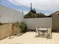 Plain-pied accessible PMR avec piscine et revenus solaires