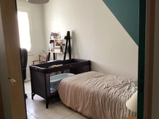 Plain-pied accessible PMR avec piscine et revenus solaires
