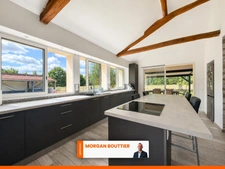 Propriété de caractère avec piscine, T2 indépendant, studio et près de 4 hectares à NOYANT-VILLAGES (49)