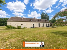 Propriété de caractère avec piscine, T2 indépendant, studio et près de 4 hectares à NOYANT-VILLAGES (49)