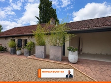 Propriété de caractère avec piscine, T2 indépendant, studio et près de 4 hectares à NOYANT-VILLAGES (49)