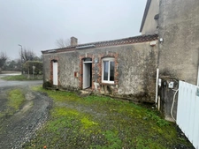 BOURNEAU CADRE CAMPAGNE PROCHE FONTENAY MAISON DE PAYS A RENOVER ENTIEREMENT FORT POTENTIEL LOCATIF