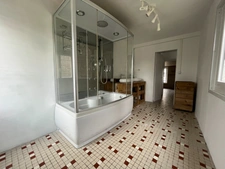 Thoursais-Bouildroux, au calme, proche des axes routiers et autoroutiers, maison de 114m²