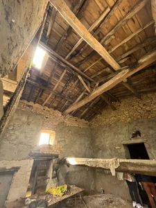 Mouzeuil Saint Martin, au calme, proche des commodités, maison 100 m² à rénover 