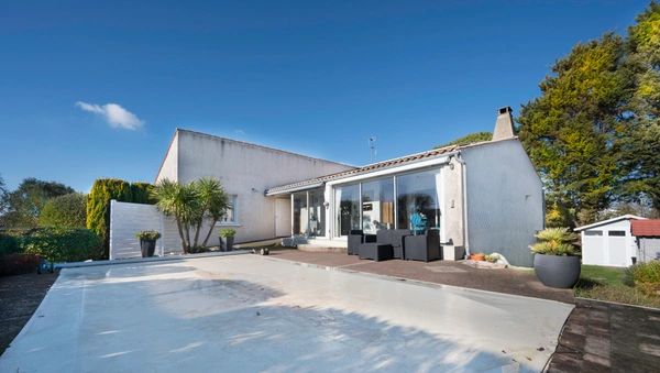 Dpt Charente Maritime (17), viager à vendre proche de LA ROCHELLE maison P7 de 185 m² - Terrain de 803,00 m² 