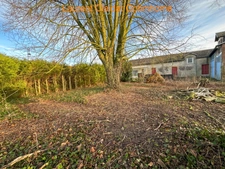 MAISON PLAIN-PIED À RÉNOVER – ENV.75M2 – DÉPENDANCE AMÉNAGEABLE – TERRAIN