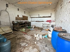 MAISON PLAIN-PIED À RÉNOVER – ENV.75M2 – DÉPENDANCE AMÉNAGEABLE – TERRAIN
