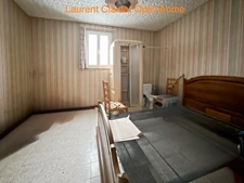MAISON PLAIN-PIED À RÉNOVER – ENV.75M2 – DÉPENDANCE AMÉNAGEABLE – TERRAIN