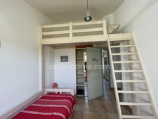 Maison avec dépendance et fort potentiel – RARE AU CALME !