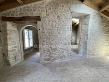 PROPRIETE/MAISON  DE CARACTÈRE EN PIERRE   A DEUX PAS DU CENTRE VILLE DE LA ROCHELLE ET DE L 'ILE DE RE  BEAU CORPS DE FERME 