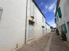 EXCLUSIVITÉ – MAISON DE VILLAGE AUTHENTIQUE EN PIERRES – (MARCHÉ & PLAGES)