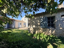 Maison en pierres de 4 chambres avec une dépendance,  SAINTE MARIE DE RE - 17740