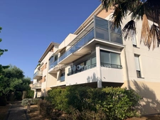 « Exceptionnel appartement de 90 m² dans le quartier recherché de Saint-Éloi, à La Rochelle – Résidence de standing, calme, lumineux, et prestations haut de gamme. »