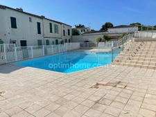 SAINT MARTIN DE RE  BEL APPARTEMENT PROCHE PORT ET COMMERCES 