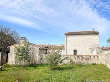 Maison en pierres de 4 chambres dont une en dépendance, proche du centre de SAINTE MARIE DE RE 17740