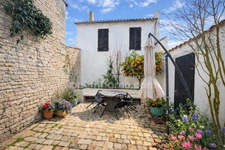 Maison de village en pierre au cœur du Bois-Plage-en-Ré - Charme & architecture  