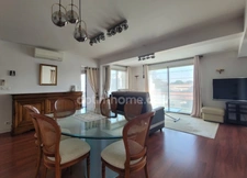 « Exceptionnel appartement de 90 m² dans le quartier recherché de Saint-Éloi, à La Rochelle – Résidence de standing, calme, lumineux, et prestations haut de gamme. »