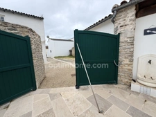 AUTHENTIQUE MAISON DE VILLAGE & DÉPENDANCES À ARS-EN-RÉ