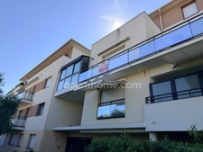 « Exceptionnel appartement de 90 m² dans le quartier recherché de Saint-Éloi, à La Rochelle – Résidence de standing, calme, lumineux, et prestations haut de gamme. »