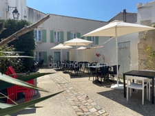 Immeuble Murs et fonds avec  restaurant vendu avec appartement 5 pièces à St Martin de RéSAINT MARTIN DE RE (17)