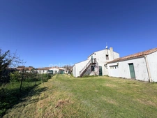 Exclusivemet  rare Propriété de 1300 m² – Potentiel de Division – Cœur de Village