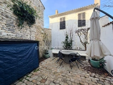 Maison de village en pierre au cœur du Bois-Plage-en-Ré - Charme & architecture  