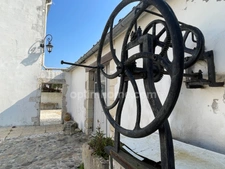 PROPRIETE/MAISON  EN PIERRE  A DEUX PAS DU CETRE VILLE DE LA ROCHELLE ET DE L 'ILE DE RE  BEAU CORP DE FERME 
