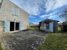 Maison en pierres de 4 chambres dont une en dépendance, proche du centre de SAINTE MARIE DE RE 17740