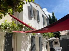 SAINT MARTIN DE RÉ CENTRE VILLAGE MAISON EN PIERRE DE CARACTERE 