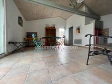 Maison avec dépendance et fort potentiel – RARE AU CALME !