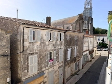 Immeuble à vendre MARANS (17230) MMEUBLE DE RAPPORT CLÉ EN MAIN EN PLEIN CENTRE Investisseurs ou professionnels, saisissez cette opportunité rare sur le secteur !