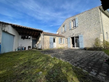 Maison en pierres de 4 chambres dont une en dépendance, proche du centre de SAINTE MARIE DE RE 17740