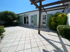 Maison avec dépendance et fort potentiel – RARE AU CALME !