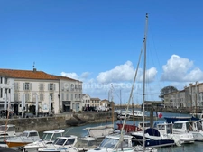 Immeuble Murs et fonds avec  restaurant vendu avec appartement 5 pièces à St Martin de RéSAINT MARTIN DE RE (17)