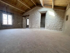 PROPRIETE/MAISON  EN PIERRE  A DEUX PAS DU CETRE VILLE DE LA ROCHELLE ET DE L 'ILE DE RE  BEAU CORP DE FERME 