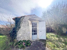 Maison en pierres de 4 chambres dont une en dépendance, proche du centre de SAINTE MARIE DE RE 17740