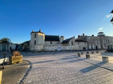 Immeuble Murs et fonds avec  restaurant vendu avec appartement 5 pièces à St Martin de RéSAINT MARTIN DE RE (17)
